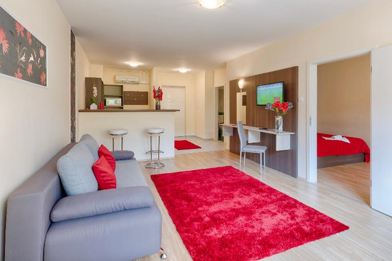 Triple M Hotel - Oda