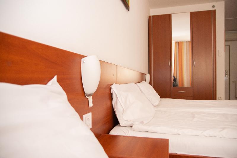 Triple M Hotel - Oda