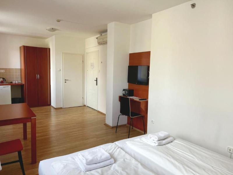 Triple M Hotel - Oda