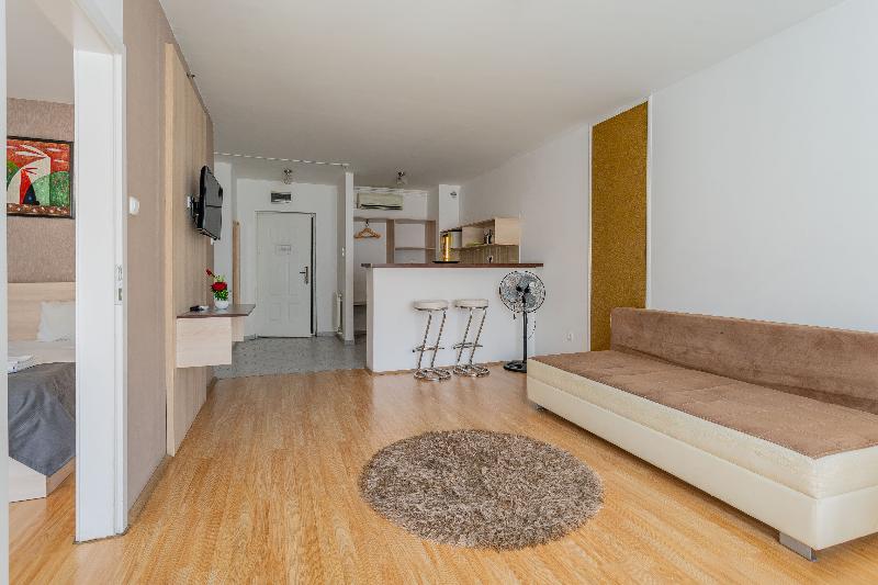 Triple M Hotel - Oda
