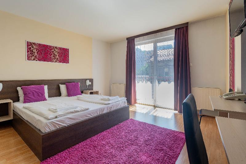 Triple M Hotel - Oda