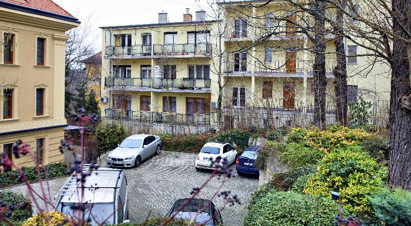 Gold Apartments - Genel