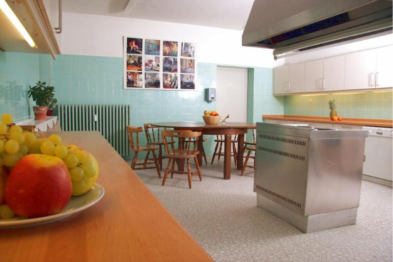 Three Little Pigs Hostel - Genel