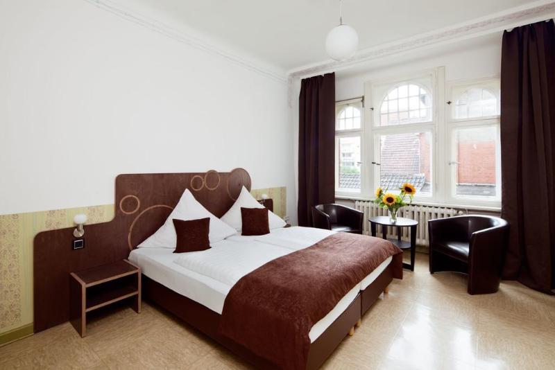 Three Little Pigs Hostel - Genel