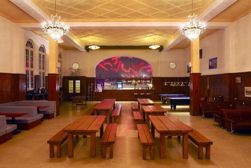 Three Little Pigs Hostel - Genel
