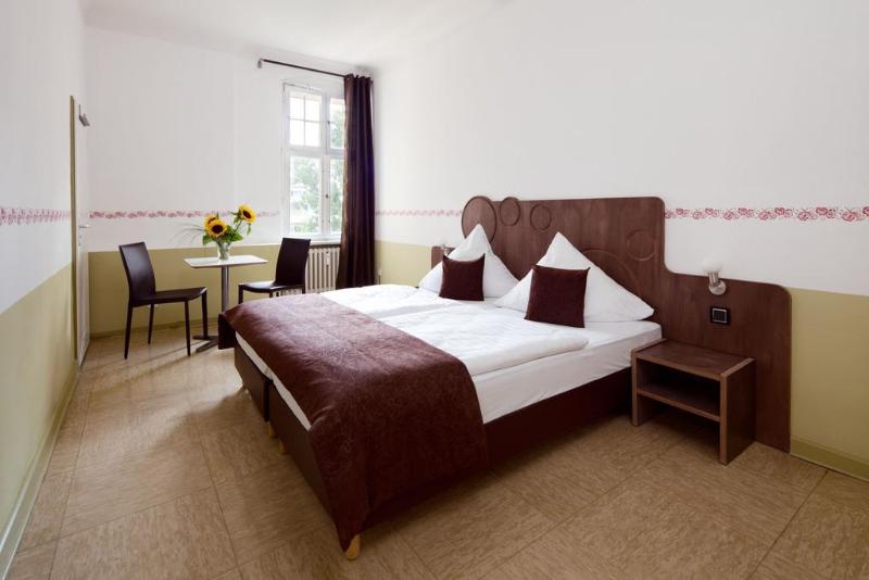 Three Little Pigs Hostel - Genel