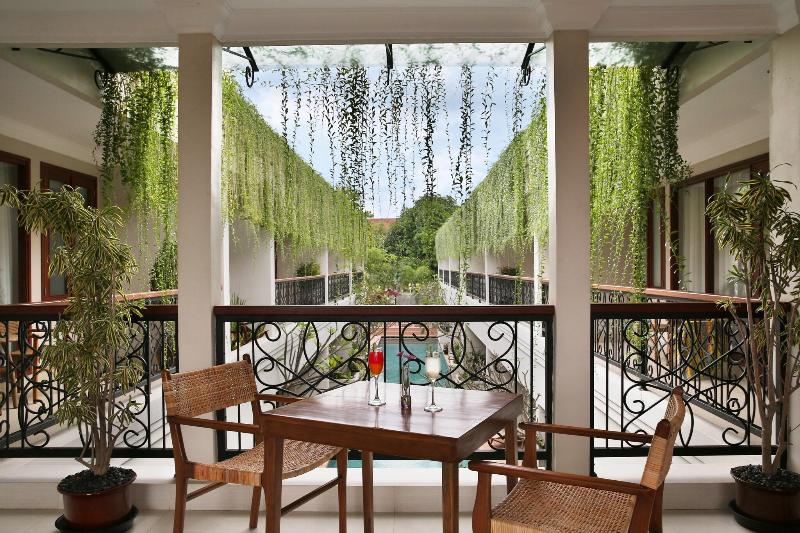 Seminyak Lagoon All Suites Hotel - Teras