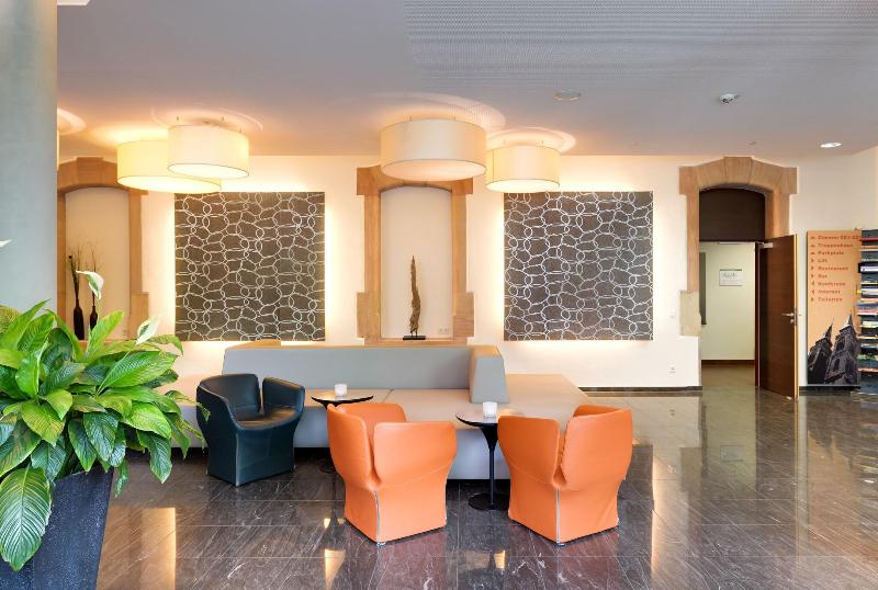 Novina Tillypark Hotel - Lobi