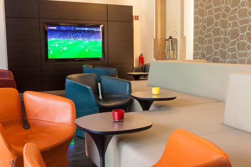 Novina Tillypark Hotel - Lobi