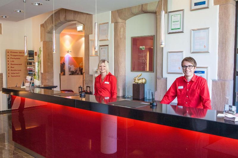 Novina Tillypark Hotel - Lobi