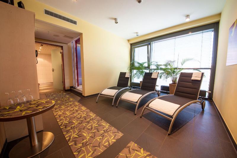 Novina Tillypark Hotel - Aktivite