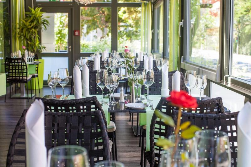 Novina Tillypark Hotel - Restoran