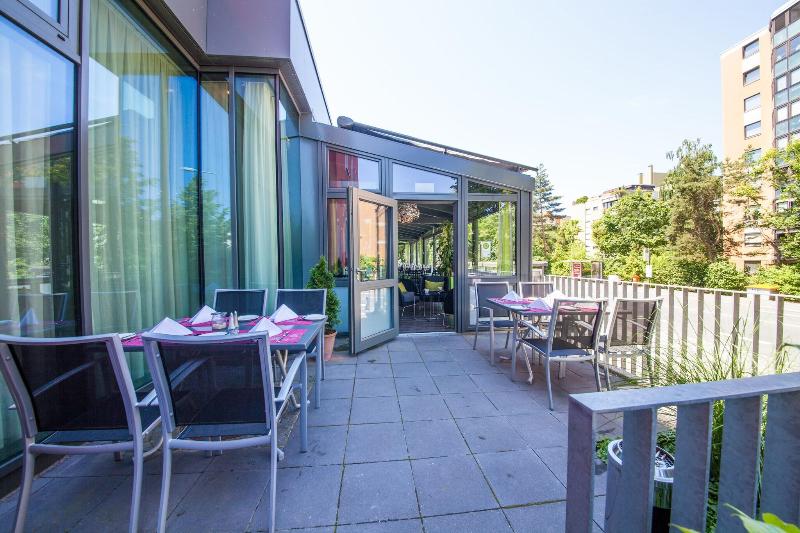 Novina Tillypark Hotel - Teras