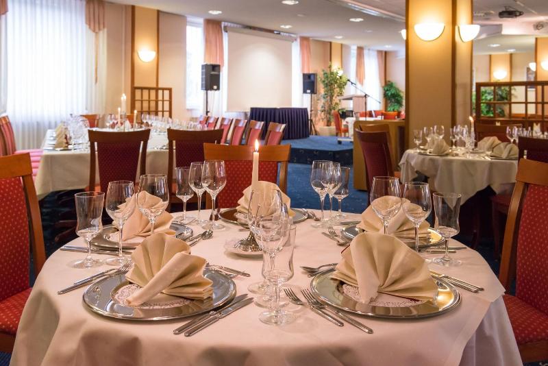Novina Sudwestpark Hotel - Restoran