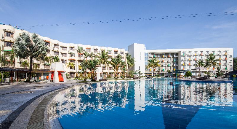 HARRIS Resort Batam Waterfront - Havuz