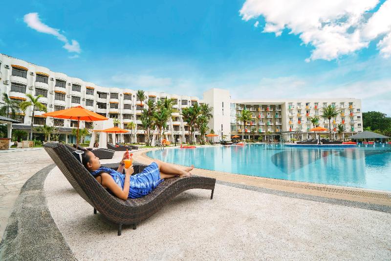 HARRIS Resort Batam Waterfront - Havuz