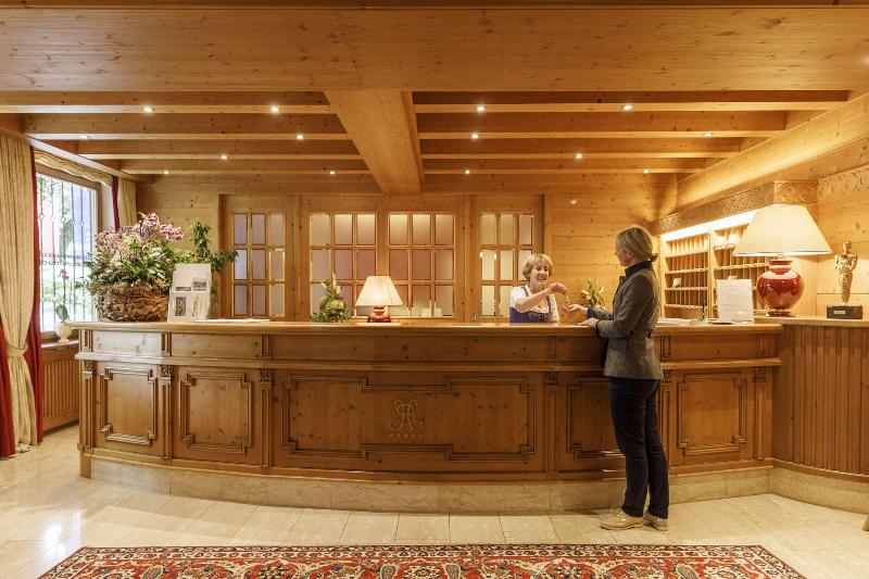 Hotel Salzburgerhof - Lobi