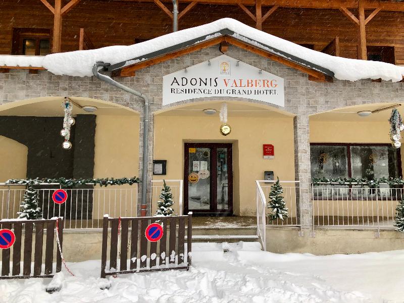 Adonis Valberg - Genel