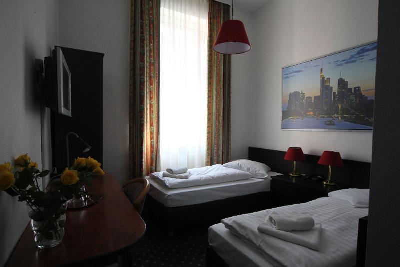 Carlton Hotel - Genel