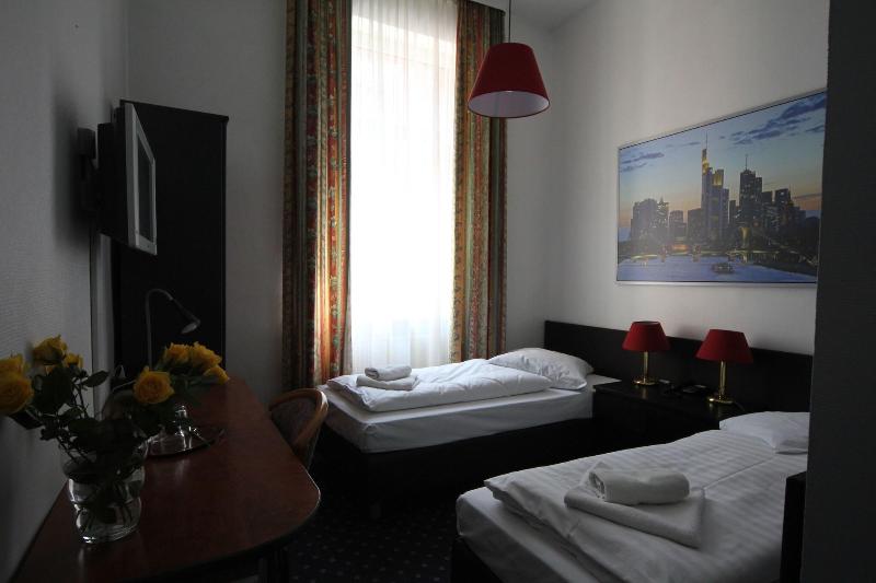 Carlton Hotel - Genel