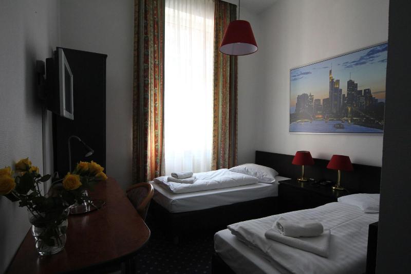Carlton Hotel - Genel