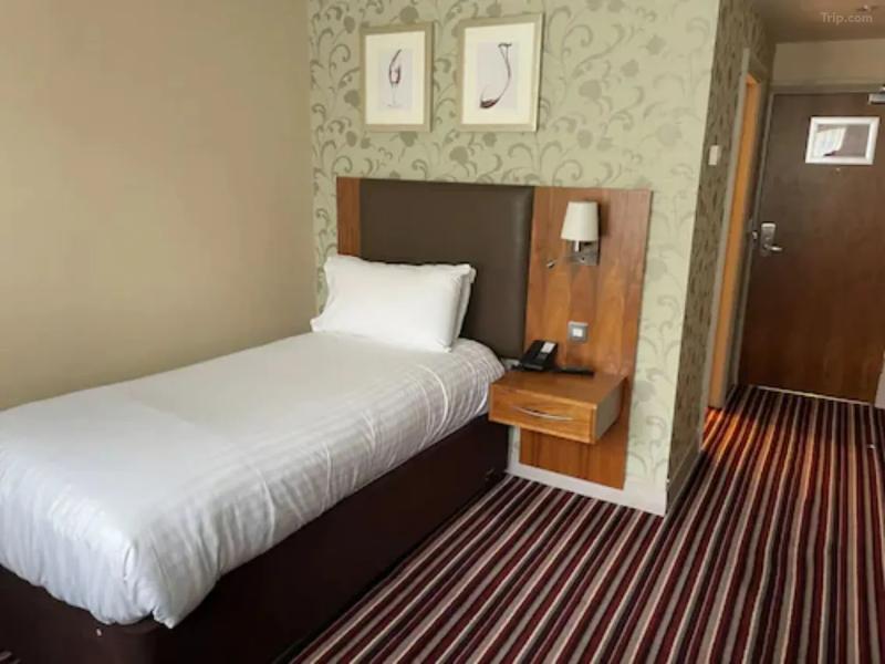 Gloucester Robinswood Hotel By Sunday - Oda