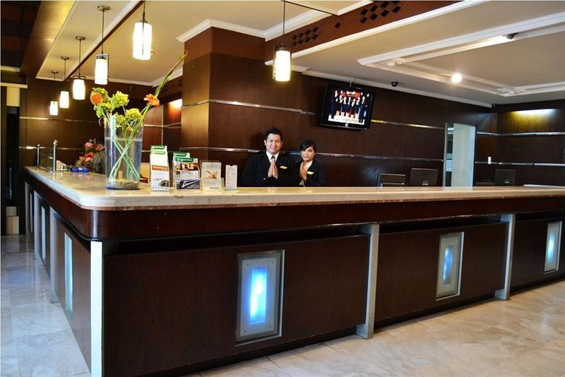Hotel Polonia Medan Managed by Topotels - Lobi