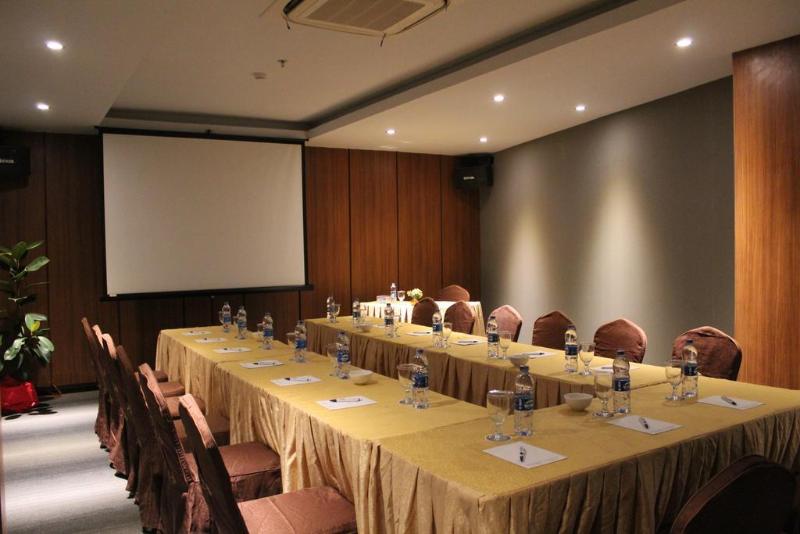 Hotel Polonia Medan Managed by Topotels - Genel