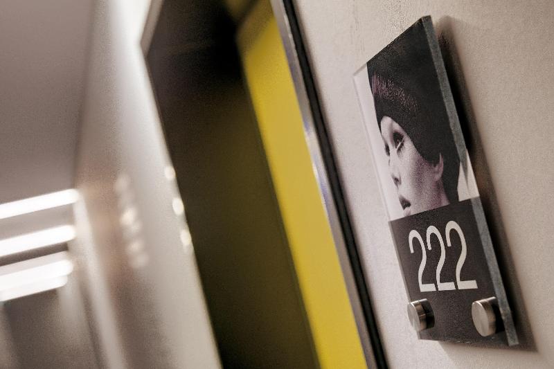 Hotel Indigo Dusseldorf-Victoriaplatz - Lobi
