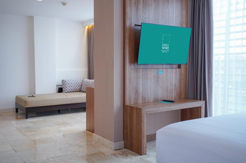 Cross Vibe Paasha Atelier Bali Kuta - Oda
