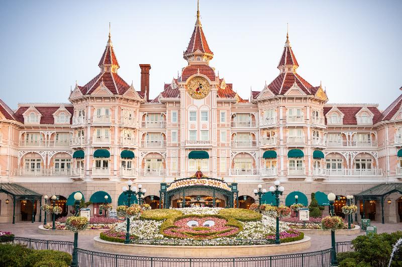 Disneyland Hotel + Bilet - Genel
