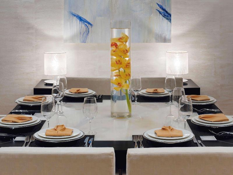 Movenpick Hotel Jumeirah Lakes Towers - Restoran
