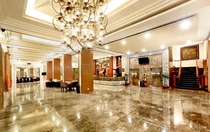 Grand Inna Tunjungan Hotel - Lobi