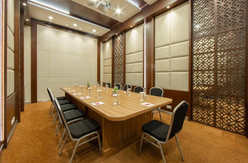 Grand Inna Tunjungan Hotel - Toplantı