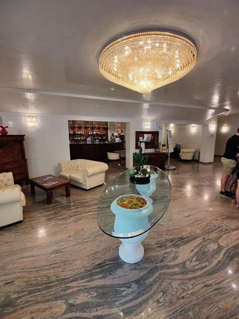 Hotel Ambassador - Lobi