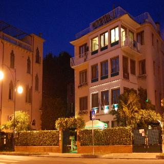 Oasis Lagoon & Residence