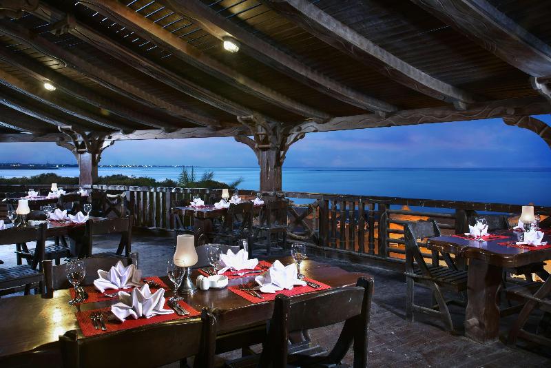 Swisstouch Oriental Resort - Restoran