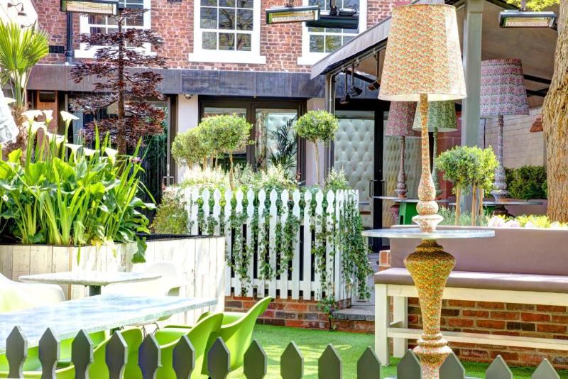 Oddfellows Chester - Genel
