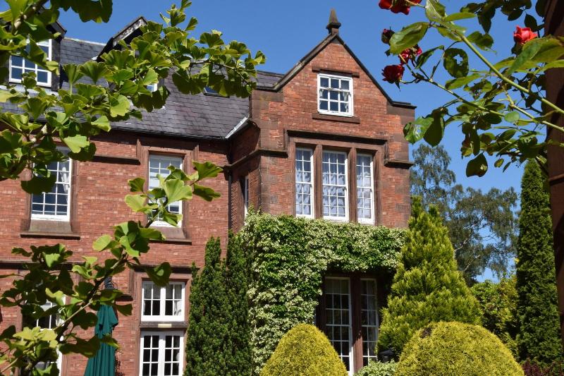 Nunsmere Hall Hotel - Teras