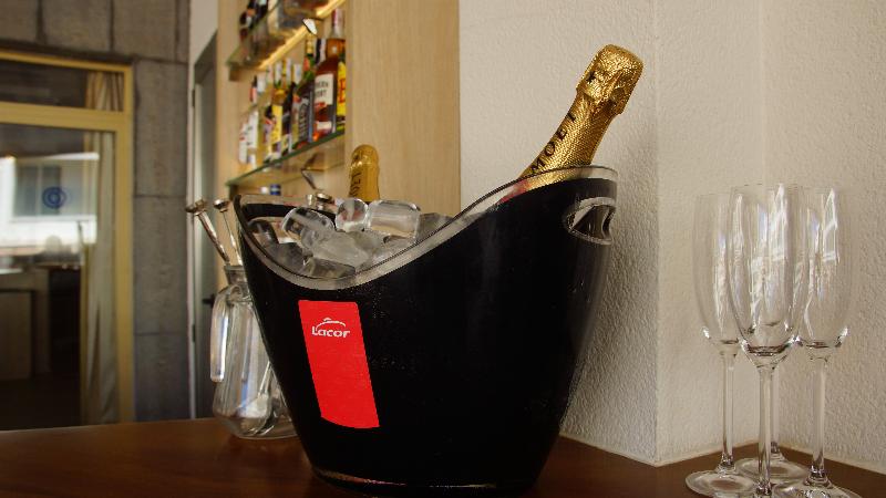Iris - Bar