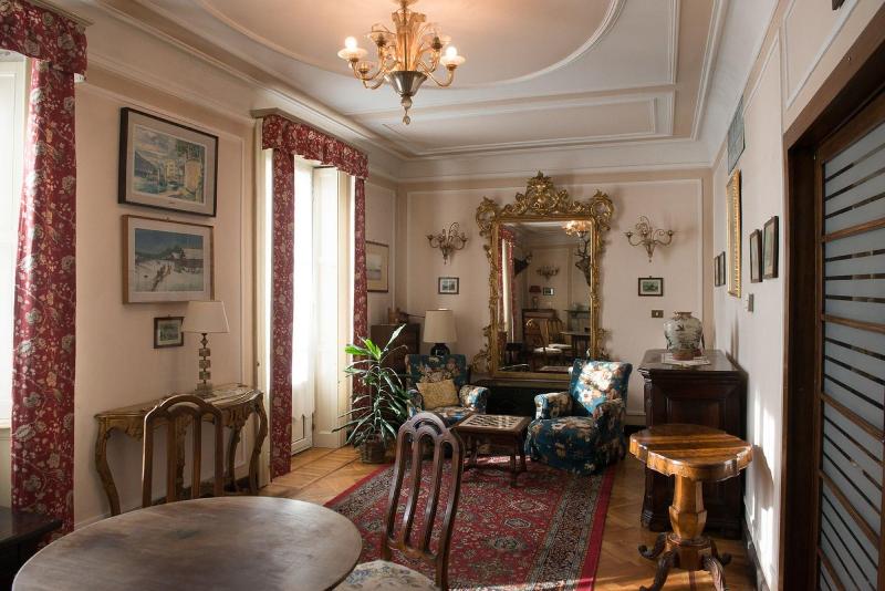 Hotel Olivedo - Lobi
