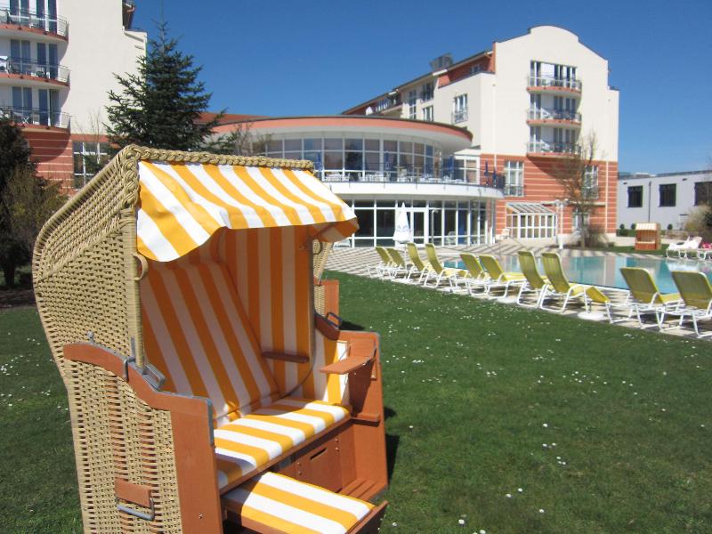 The Monarch Hotel Bad Gogging - Genel
