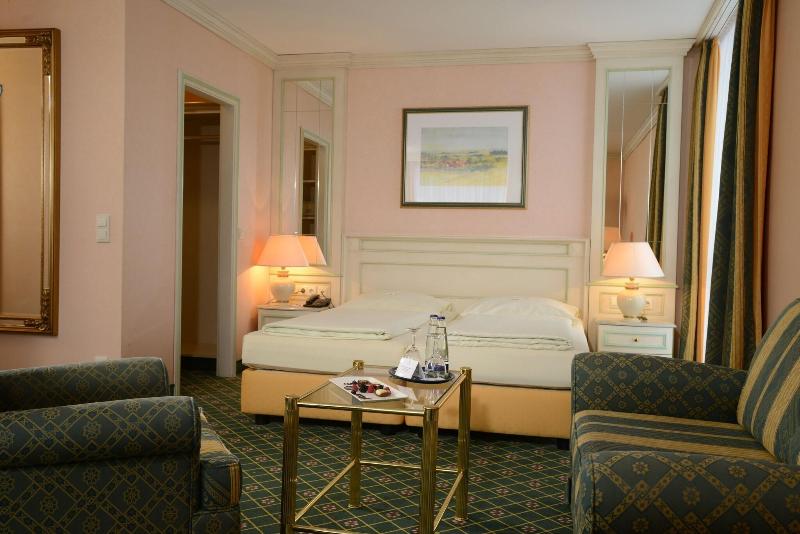 The Monarch Hotel Bad Gogging - Oda