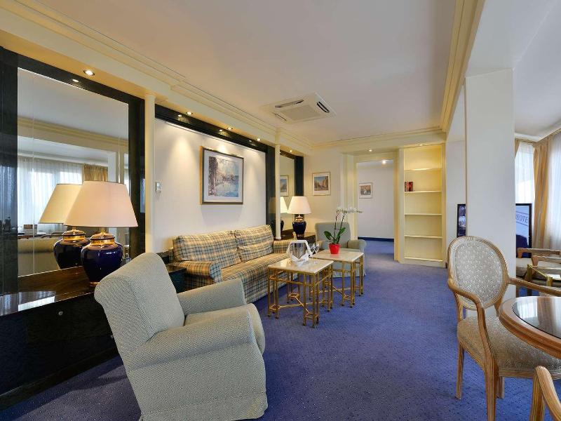 The Monarch Hotel Bad Gogging - Oda