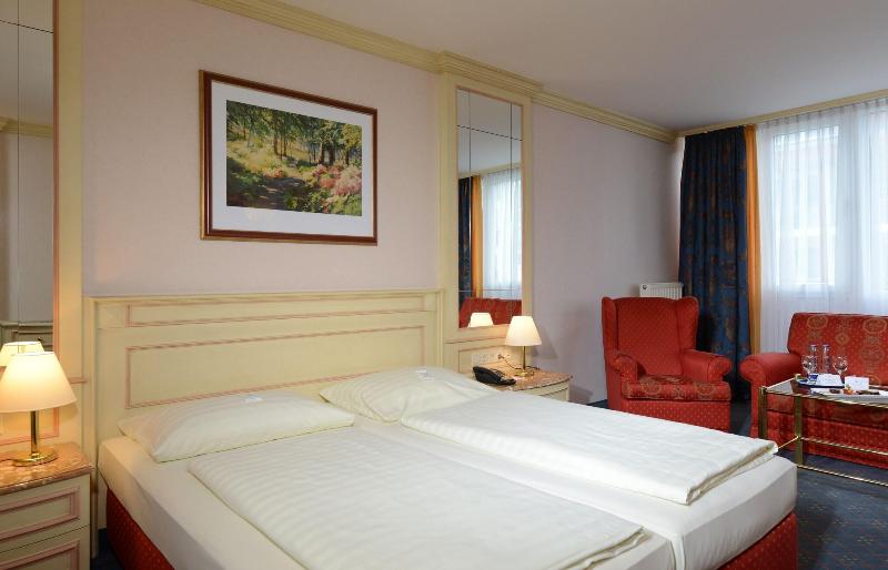 The Monarch Hotel Bad Gogging - Oda