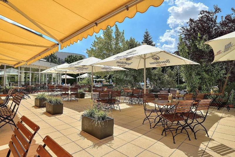 The Monarch Hotel Bad Gogging - Teras