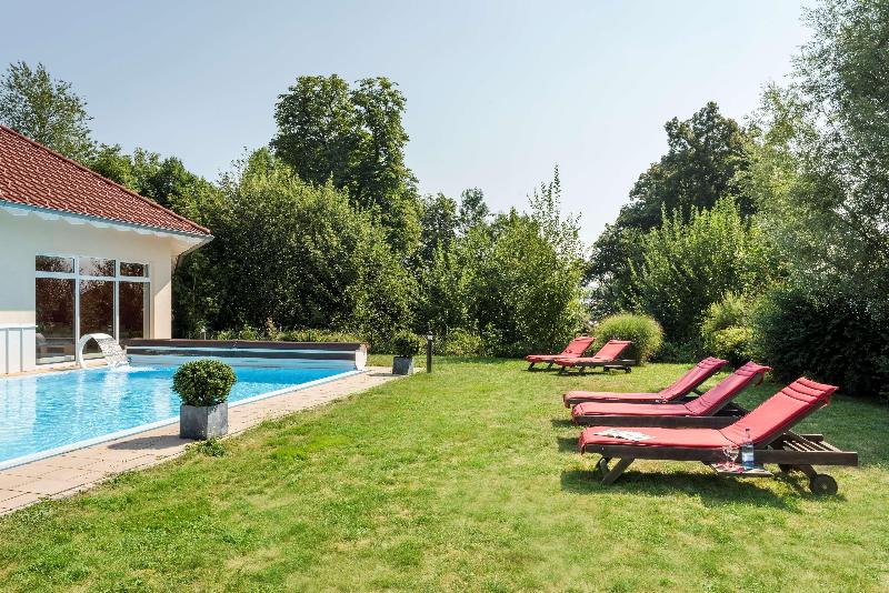Best Western Plus Parkhotel Maximilian Ottobeuren - Havuz
