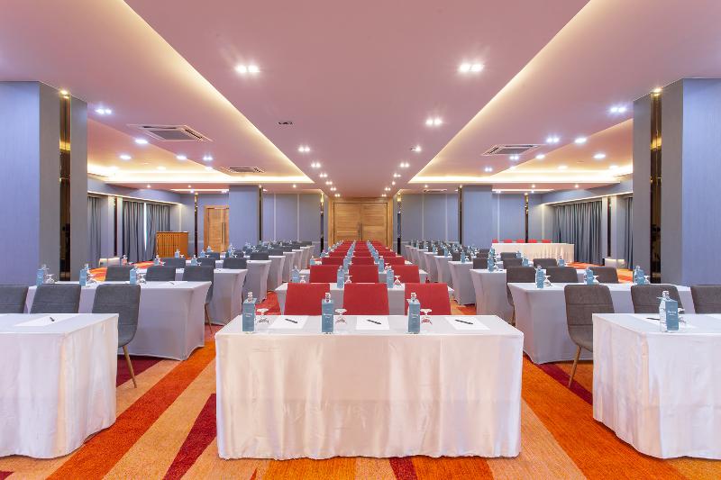 Khumphucome Hotel & Convention Hall Chiang Mai - Toplantı