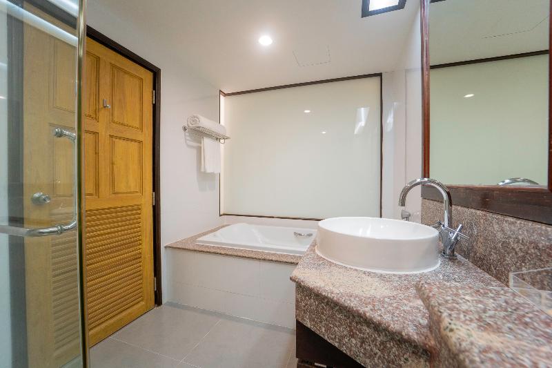 Khumphucome Hotel & Convention Hall Chiang Mai - Oda