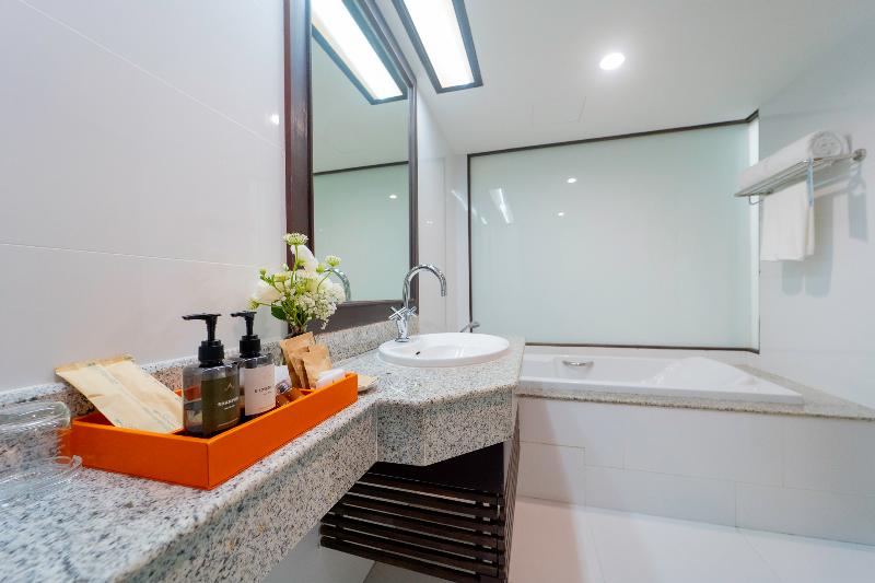 Khumphucome Hotel & Convention Hall Chiang Mai - Oda